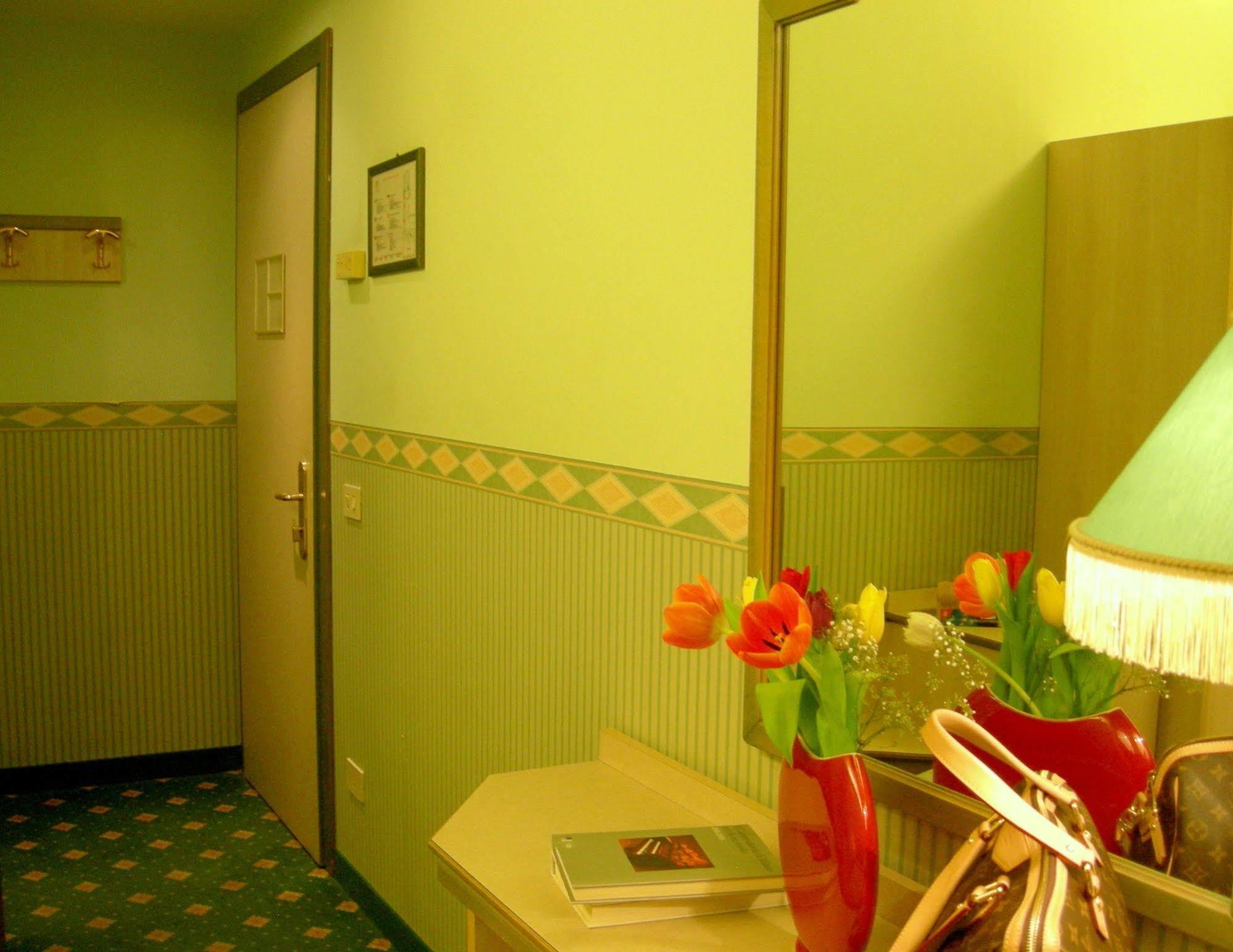 Buenos Aires Hotel Mediolan Zewnętrze zdjęcie